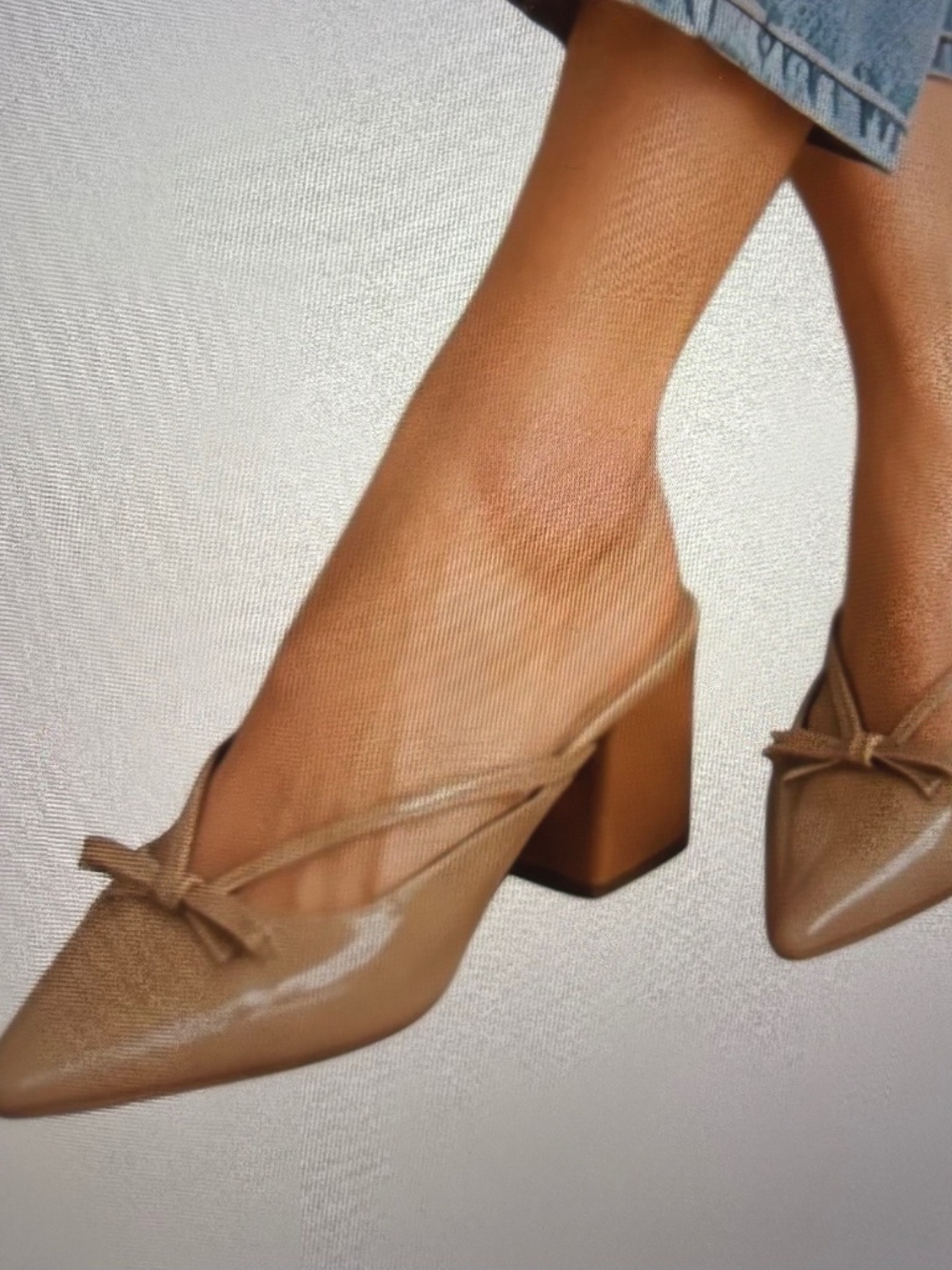 Marc Fisher nude  Patent leather pointed  pump with bow 81/2